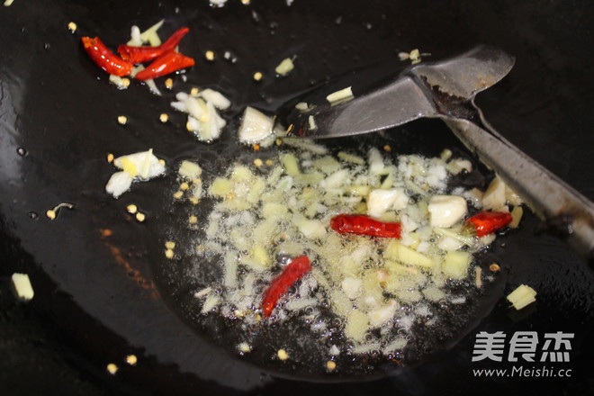 芹菜嫩牛肉丝的做法步骤：11