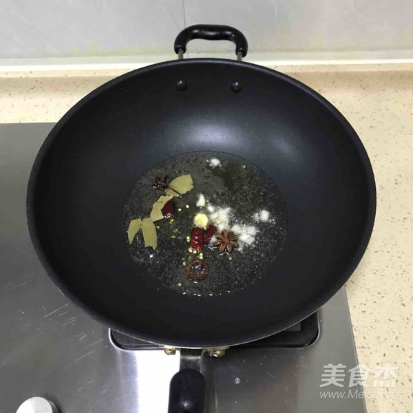 小鸡炖蘑菇的做法步骤:4