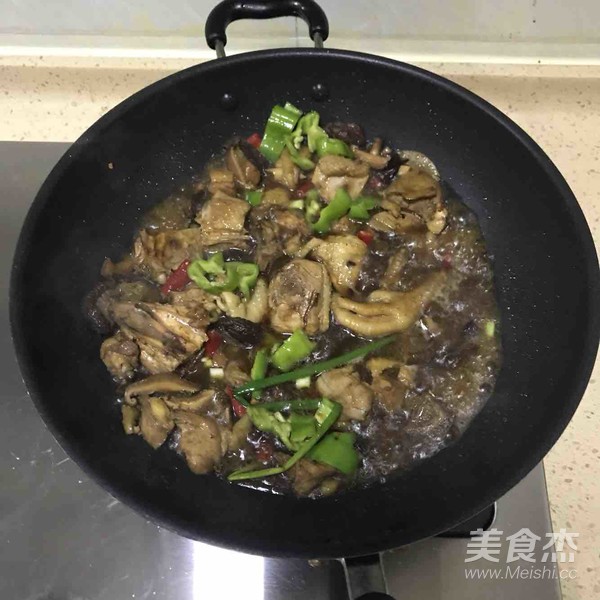 小鸡炖蘑菇的做法步骤:10