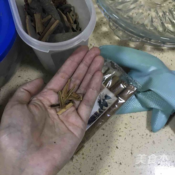小鸡炖蘑菇的做法步骤:9
