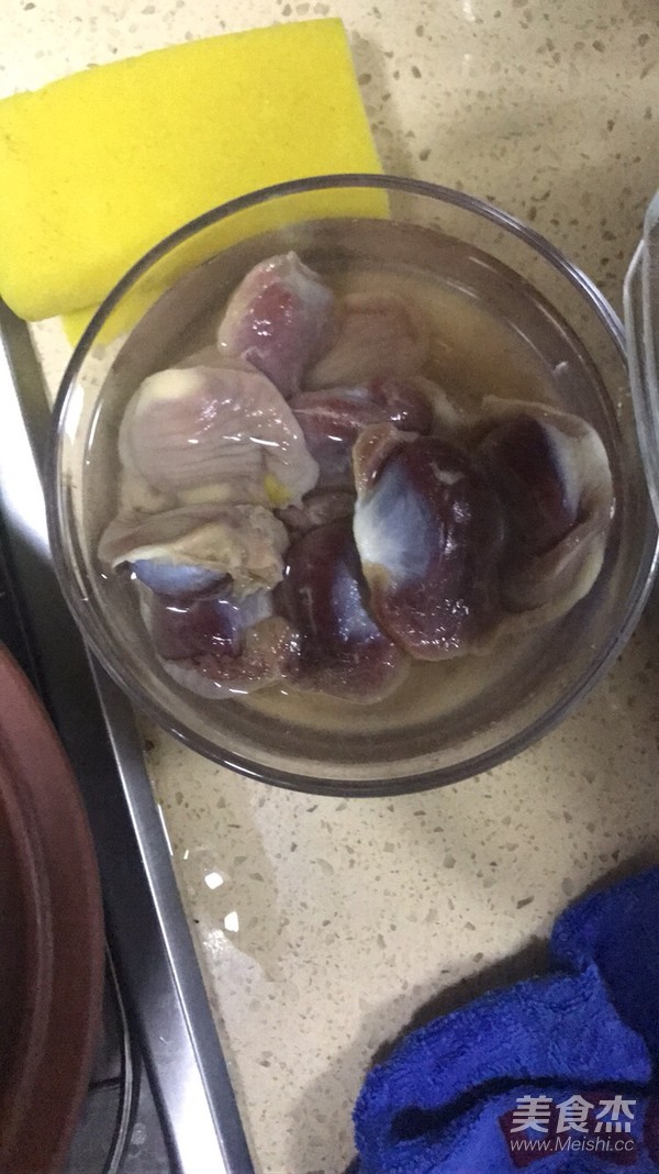 火爆鸡胗的做法步骤：1