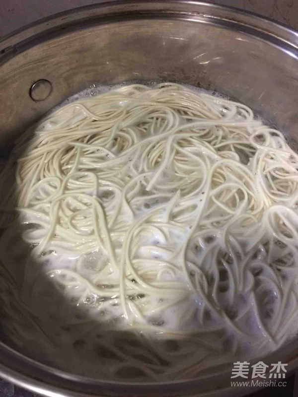 芝香鸡丝凉面的做法步骤:3