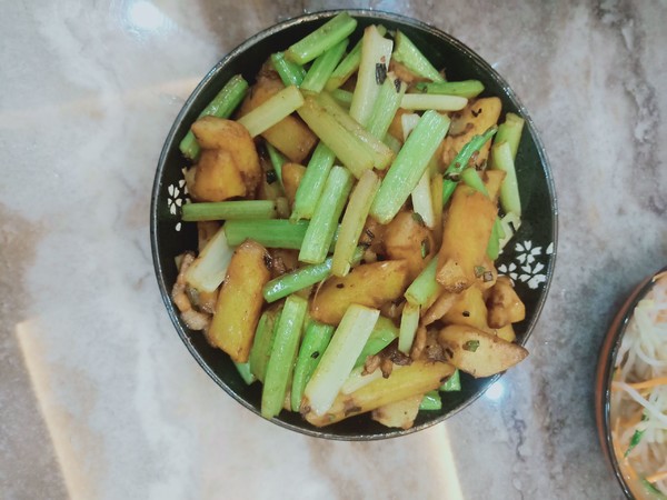 芹菜炒土豆的做法步骤:11