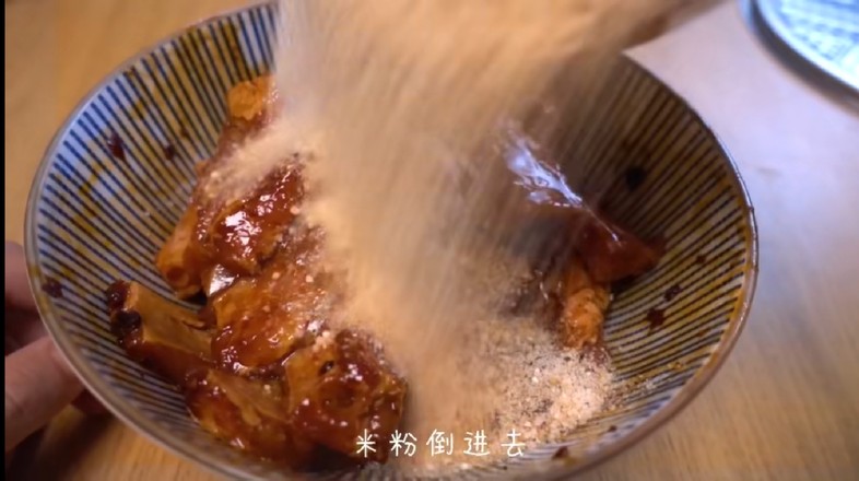 粉蒸排骨的做法步骤：6