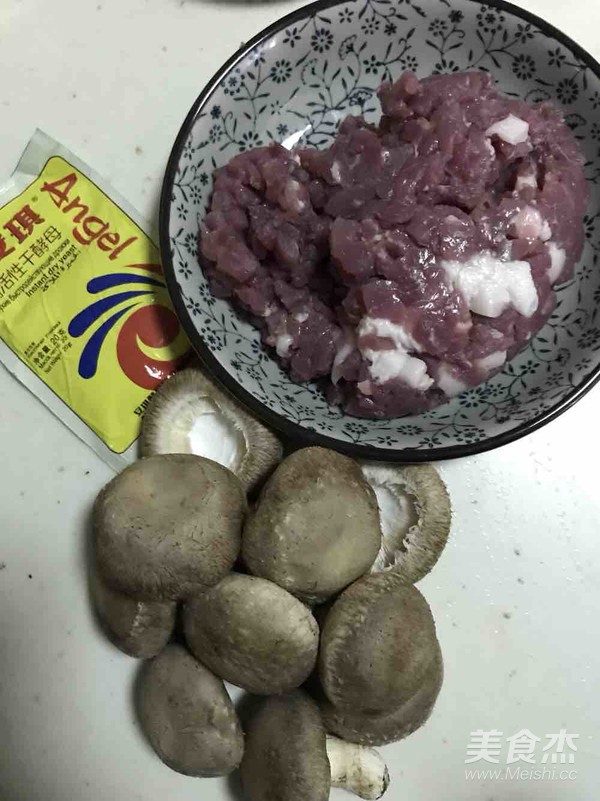 香菇包子的做法步骤：1