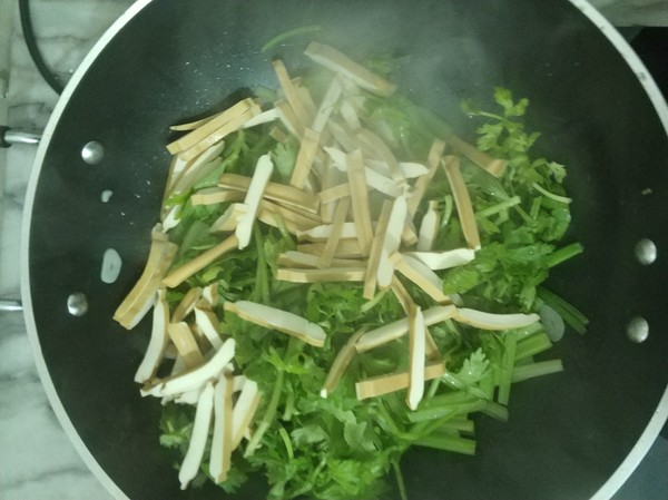 芹菜炒香干的做法步骤:4