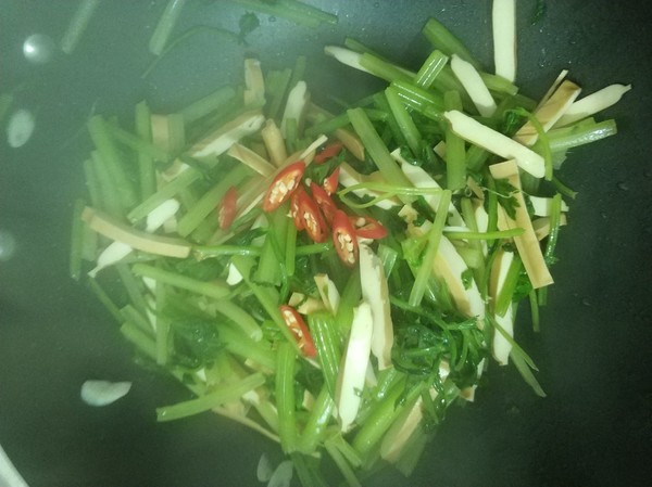 芹菜炒香干的做法步骤:6