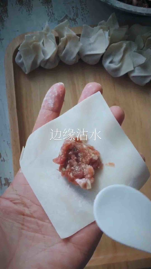 鲜掉眉毛的鲜肉馄饨的做法步骤：2