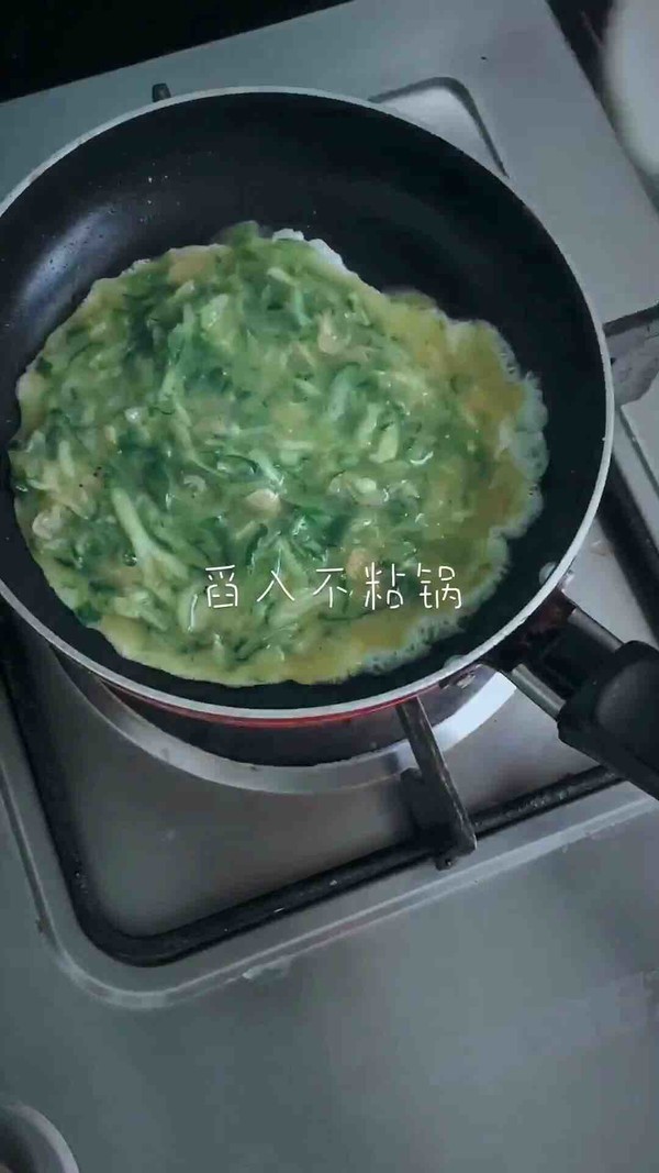 黄瓜丝小饼的做法步骤：3