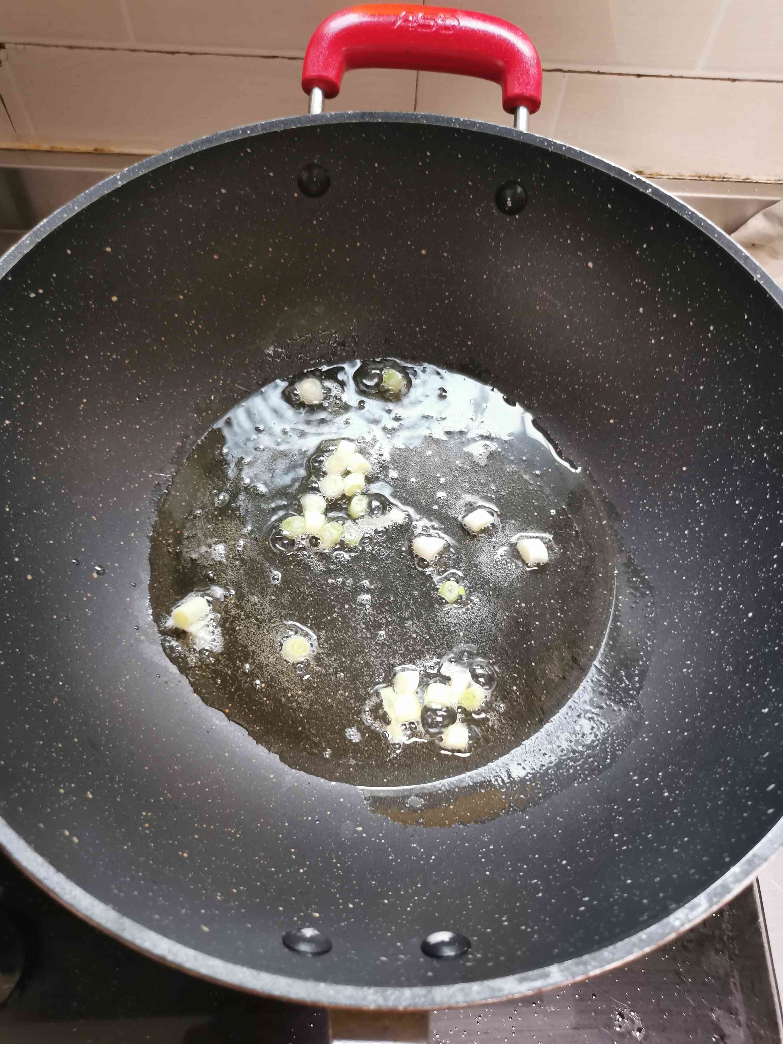 清炒芹菜的做法步骤：3