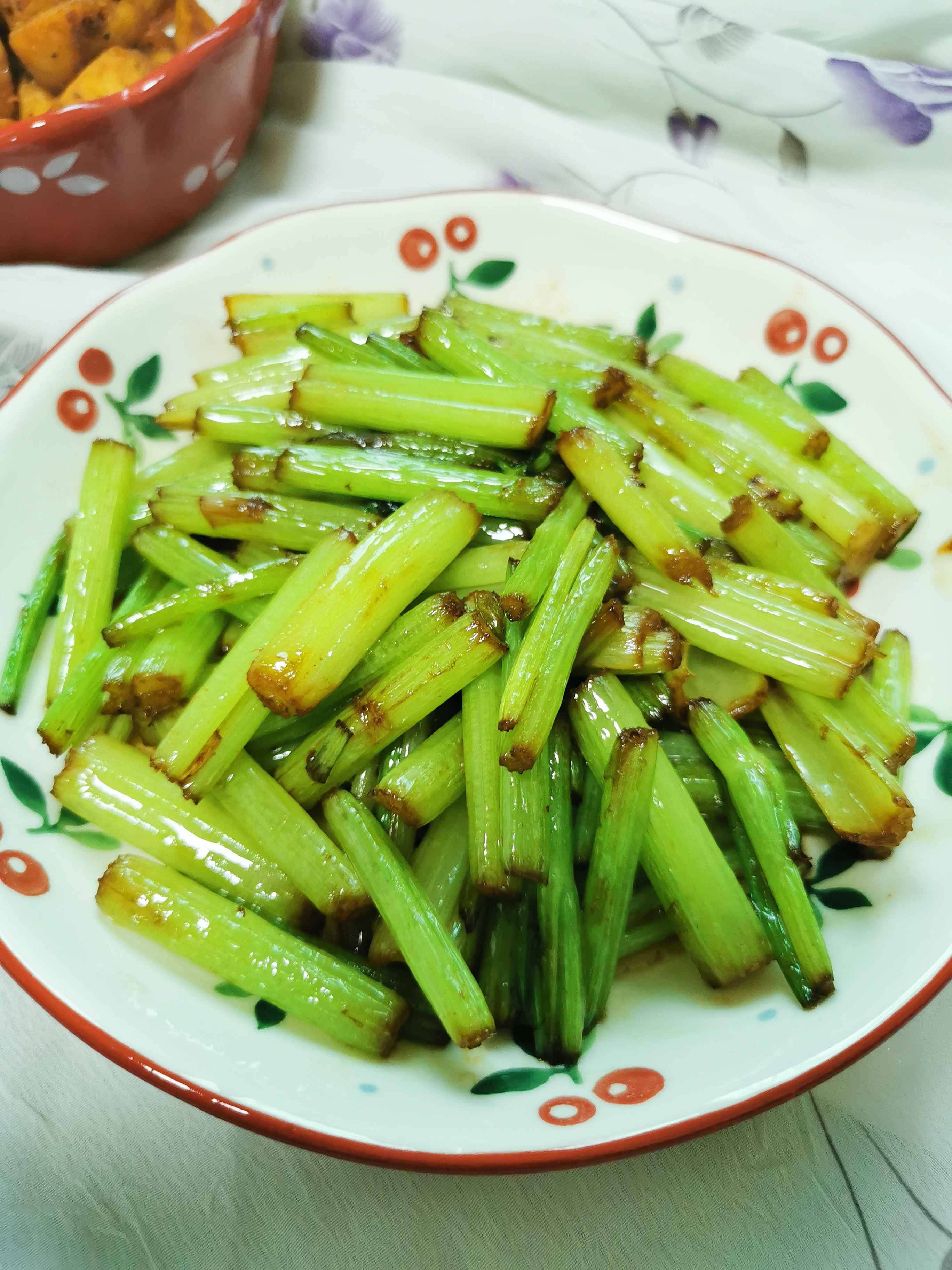 清炒芹菜的做法步骤：7