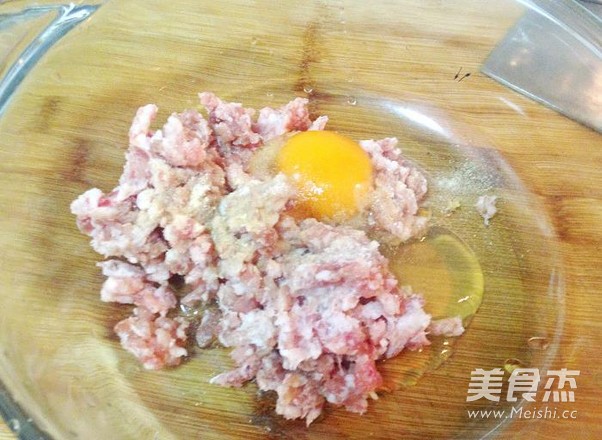 豆芽肉饼汤的做法步骤：1