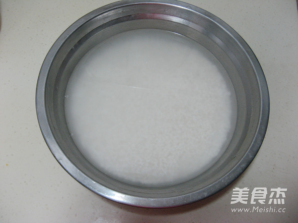 咸肉豌豆粽的做法步骤：1