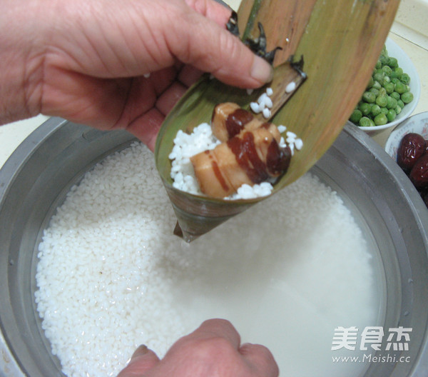 咸肉豌豆粽的做法步骤:6