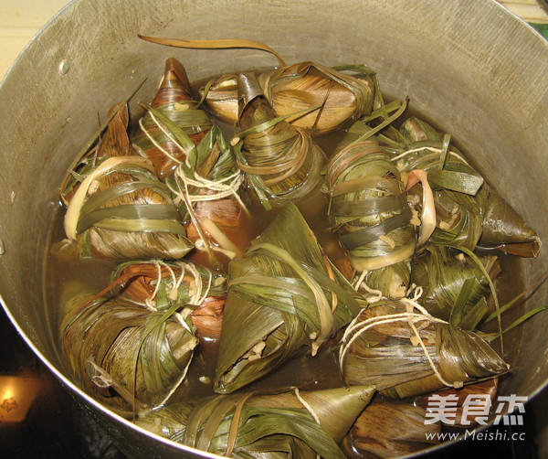 咸肉豌豆粽的做法步骤:10