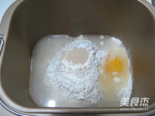 草莓桑葚酱小餐包的做法步骤：1