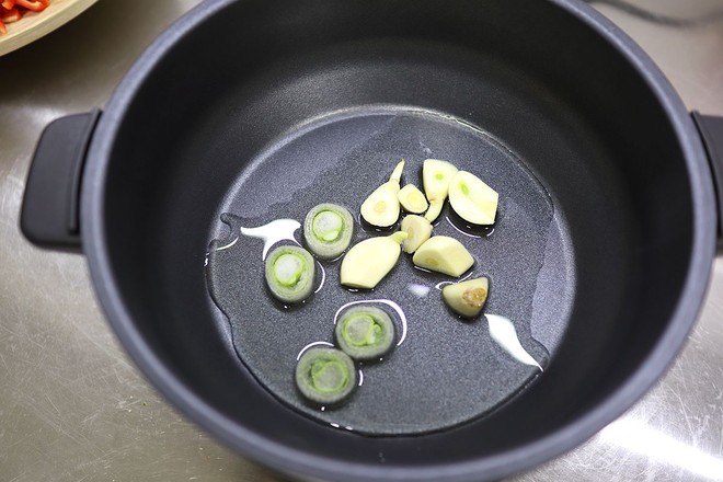 金汤肥牛白菜的做法步骤:3