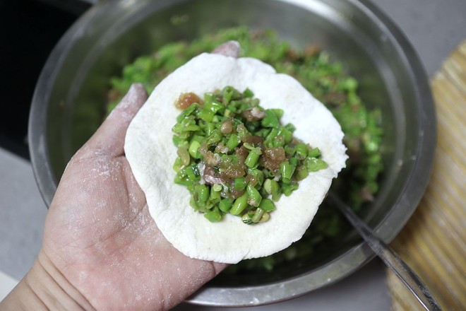猪肉豇豆杂粮包子的做法步骤:8
