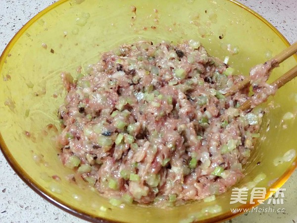 芹菜鲜肉饺子的做法步骤：5