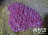 杏鲍菇猪肉馄饨的做法步骤：2