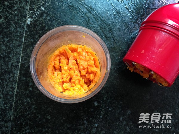 胡萝卜泥炒豆渣的做法步骤:3