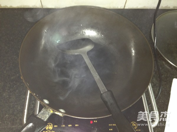 辣椒爆炒乌鸡的做法步骤:3