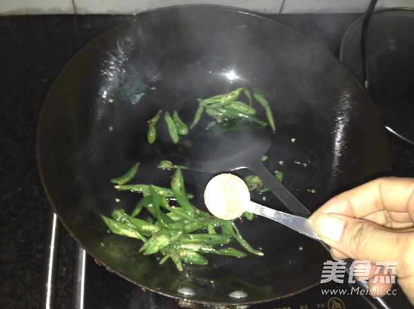 辣椒爆炒乌鸡的做法步骤:5
