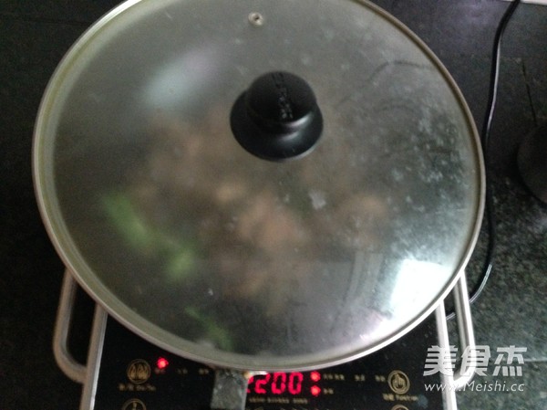 辣椒爆炒乌鸡的做法步骤:8