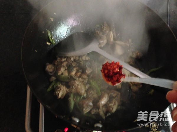 辣椒爆炒乌鸡的做法步骤:9
