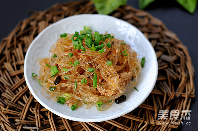 鸡胸肉烧绿豆粉丝的做法步骤：10