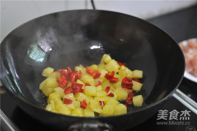 土豆烧鸡胸肉的做法步骤：5