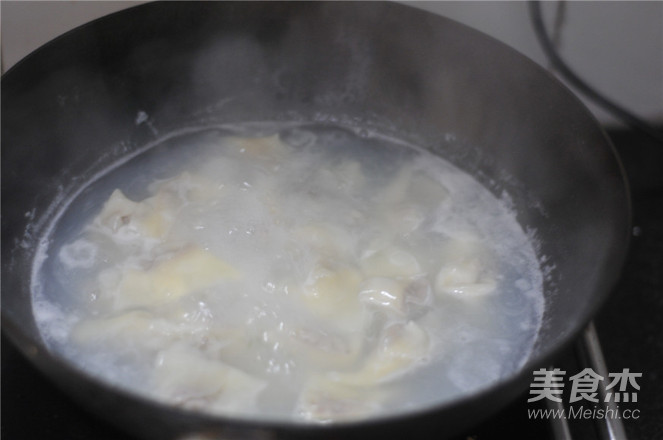 鹌鹑蛋牛肉馄饨的做法步骤：11