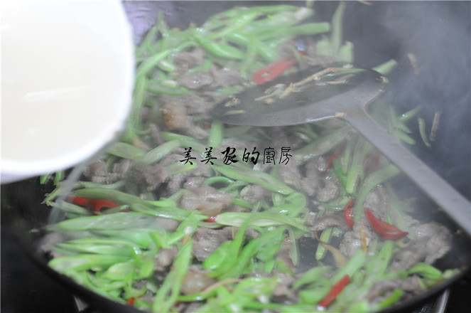 四季豆炒年糕的做法步骤:6