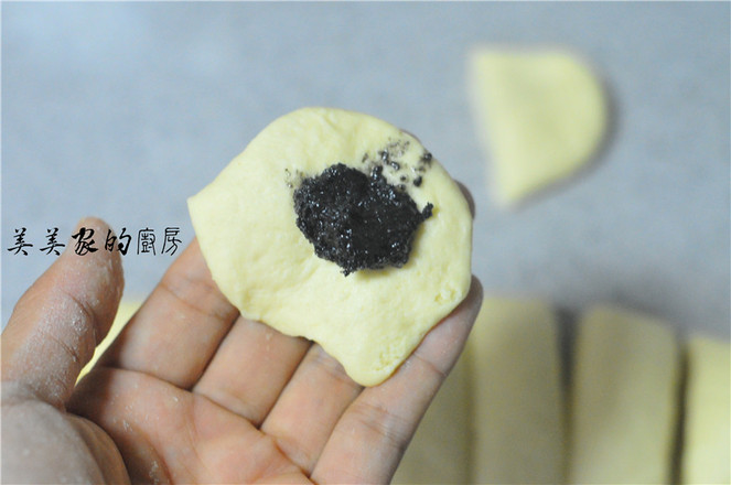 黑芝麻蜂蜜包的做法步骤:6