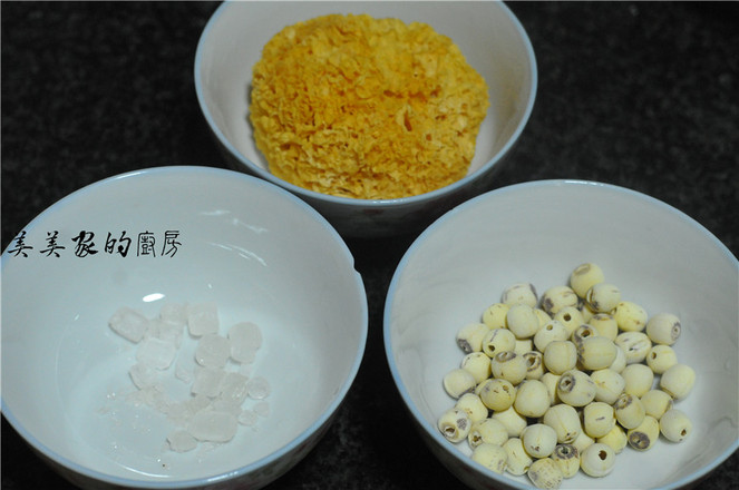 银耳燕窝的做法步骤：1