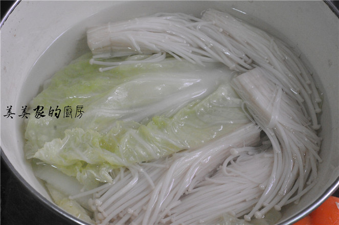 金针菇白菜卷的做法步骤:4