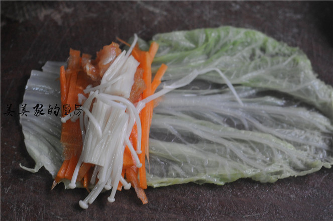 金针菇白菜卷的做法步骤:7