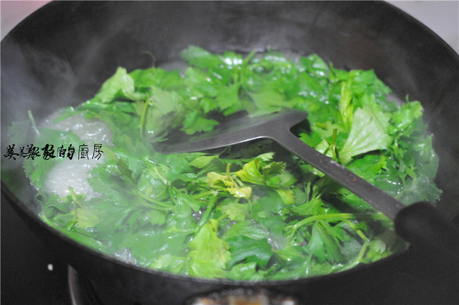 芹菜叶酸汤面的做法步骤:2