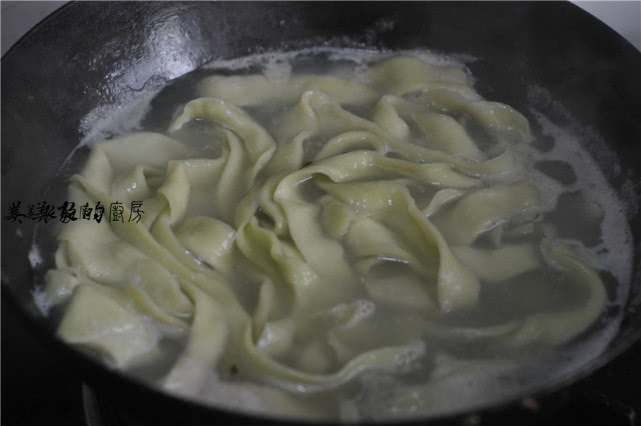 芹菜叶酸汤面的做法步骤:18