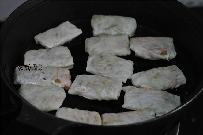 馄饨皮蔬菜卷的做法步骤:8