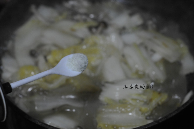 菌子白菜炖粉条的做法步骤：5