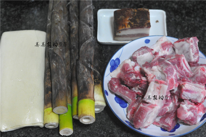 腌笃鲜的做法步骤：1