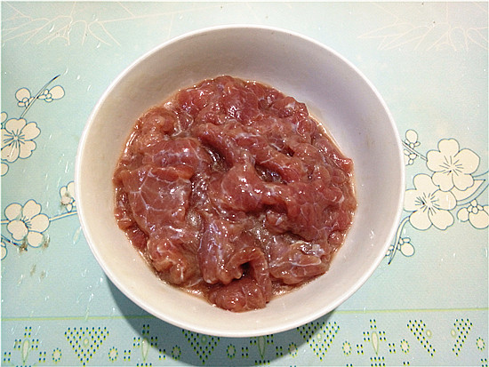 菠萝炒牛肉的做法步骤：1
