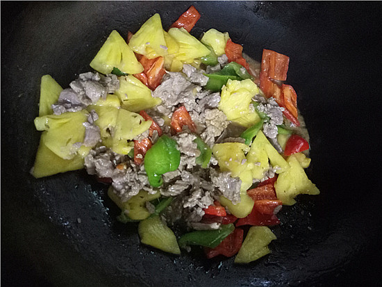 菠萝炒牛肉的做法步骤:8