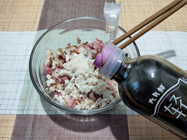 酸辣鲜肉汤圆的做法步骤:2