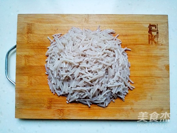 地软韭菜大肉包子的做法步骤:3