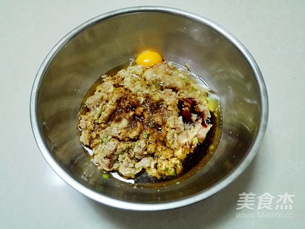 地软韭菜大肉包子的做法步骤:6