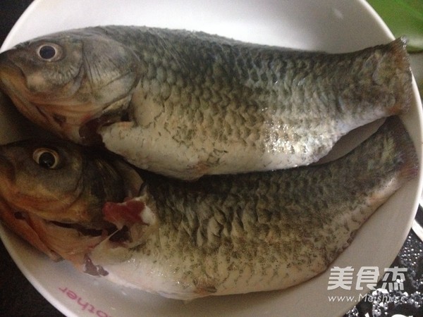 三鲜鲫鱼汤的做法步骤：1