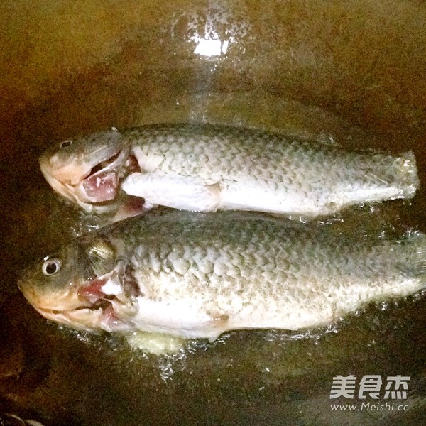 三鲜鲫鱼汤的做法步骤：4