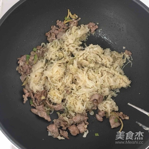 酸菜炒粉的做法步骤：7